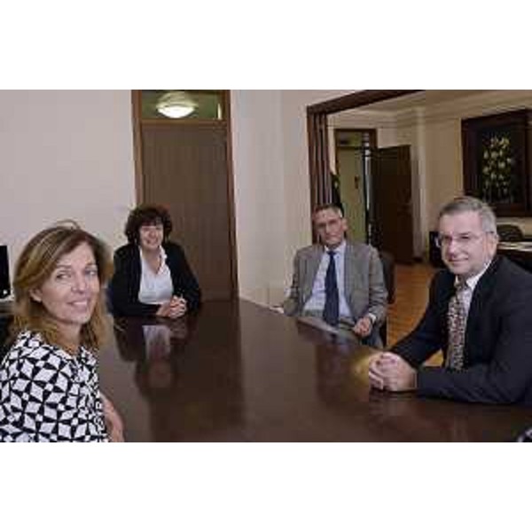 Loredana Panariti (Assessore regionale Lavoro, Formazione, Istruzione, Pari Opportunità, Politiche giovanili, Ricerca e Università) incontra il presidente della Fondazione Istituto tecnico superiore Accademia nautica dell'Adriatico Stefano Beduschi, la dirigente scolastica dell'ISIS Nautico Tomaso di Savoia di Trieste Donatella Bigotti e il vicepreside Bruno Zvech - Trieste 12/10/2015