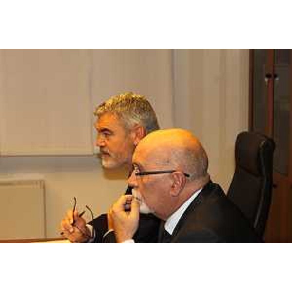 Paolo Panontin (Assessore regionale Protezione civile) e Franco Fiumara (Direttore centrale Protezione aziendale Gruppo FS Italiane) al Tavolo della firma della Convenzione tra Ferrovie dello Stato Italiane e Regione Friuli Venezia Giulia per la gestione delle emergenze in ambito ferroviario - Palmanova 13/10/2015