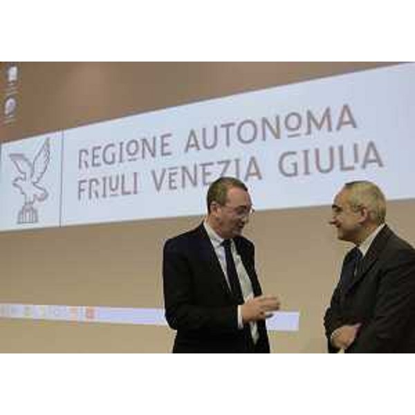 Sergio Bolzonello (Vicepresidente Regione FVG e assessore Attività produttive) e Dario Di Vico (Inviato Corriere della Sera) alla presentazione della Programmazione 2014-2020 del Piano Operativo Regionale (POR) del Fondo Europeo di Sviluppo Regionale (FESR) del Friuli Venezia Giulia - Udine 13/10/2015