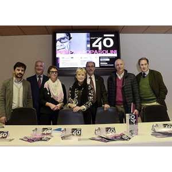 Riccardo Costantini (Associazione culturale Cinemazero), Giovanni Lessio (Presidente Teatro comunale Giuseppe Verdi Pordenone), Teresa Tassan Viol (Presidente Centro studi Pier Paolo Pasolini Casarsa), Angela Felice (Direttrice Centro studi Pier Paolo Pasolini Casarsa), Gianni Torrenti (Assessore regionale Cultura), Alberto Bevilacqua (Direttore artistico CSS Teatro stabile di Innovazione Friuli Venezia Giulia) e Franco Però (Direttore artistico Il Rossetti Teatro Stabile Friuli Venezia Giulia) alla presentazione delle iniziative della Regione Friuli Venezia Giulia per celebrare Pier Paolo Pasolini a 40 anni dalla morte - Udine 13/10/2015