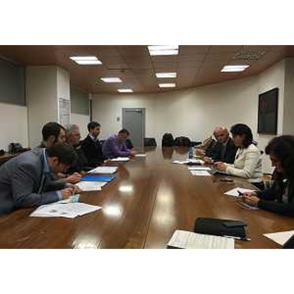 Simone Gorini (Direttore regionale Trenitalia) e Mariagrazia Santoro (Assessore regionale Infrastrutture e Mobilità) al Tavolo regionale dei pendolari - Udine 15/10/2015