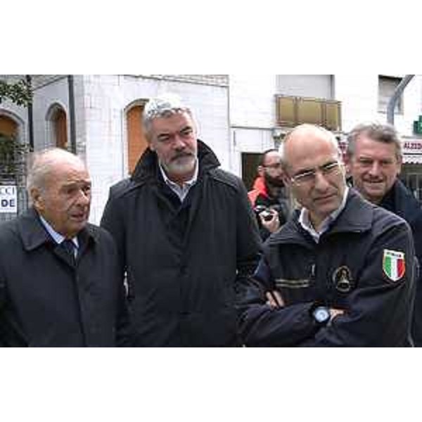 Ettore Romoli (Sindaco Gorizia), Paolo Panontin (Assessore regionale Protezione civile), Fabrizio Curcio (Capo Dipartimento Protezione civile nazionale) e Luciano Sulli (Direttore centrale Protezione civile Regione FVG) nel corso della Campagna nazionale per le buone pratiche di Protezione civile "Io non rischio" - Gorizia 18/10/2015