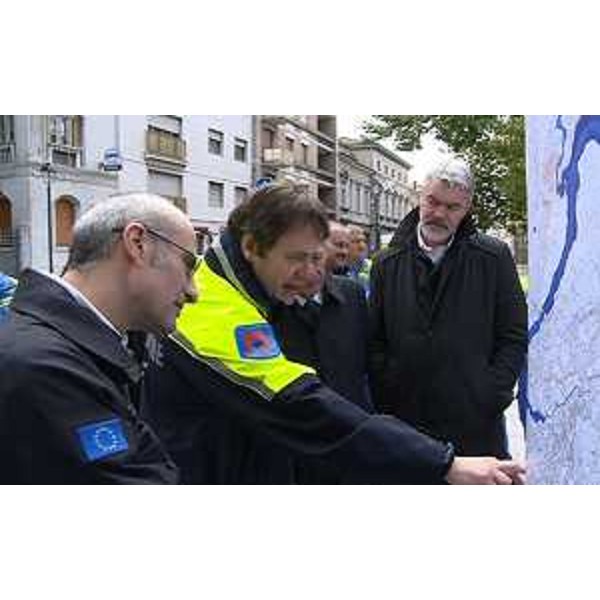Fabrizio Curcio (Capo Dipartimento Protezione civile nazionale) e Paolo Panontin (Assessore regionale Protezione civile) nel corso della Campagna nazionale per le buone pratiche di Protezione civile "Io non rischio" - Gorizia 18/10/2015
