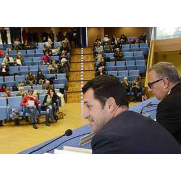 Franco Iacop (Presidente Consiglio regionale) e Giovanni Marzini (Presidente Co.Re.Com. FVG) alla presentazione dell'Indagine sull'accesso alle informazioni attraverso i nuovi media e quelli tradizionali da parte delle generazioni, dell'Istituto Ixè - Udine 21/10/2015