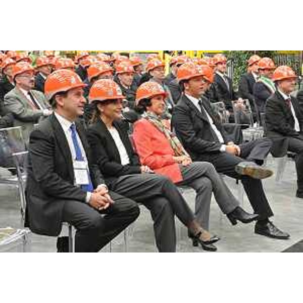 Ettore Rosato (Deputato), Debora Serracchiani (Presidente Regione Friuli Venezia Giulia), Carla de Colle (Presidente Acciaierie Bertoli Safau Gruppo Danieli) e Matteo Renzi (Presidente Consiglio dei Ministri) all'inaugurazione della Rotoforgia nello stabilimento delle Acciaierie Bertoli Safau (ABS) del Gruppo Danieli - Cargnacco 17/10/2015
