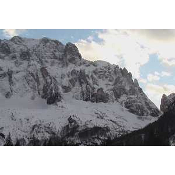 Jof di Montasio (2753 m) con la Cresta dei Draghi, visto dalla Val Saisera. Foto: Archivio del Corpo forestale regionale - Marco Pradella 