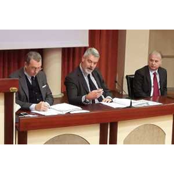 Sergio Bolzonello (Vicepresidente Regione FVG e assessore Attività produttive), Paolo Panontin (Assessore regionale Autonomie locali e Coordinamento Riforme) e Fabio La Malfa (Rappresentante Terziario Unindustria PN) al convegno "Banda ultra larga. Come superiamo il divario digitale in Friuli Venezia Giulia" (evento di apertura della manifestazione DigitalMeet), nell'Auditorium della Regione - Pordenone 22/10/2015