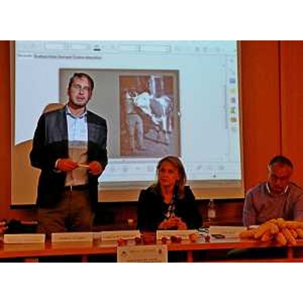 Cristiano Shaurli (Assessore regionale Risorse agricole e forestali) al convegno "La multifunzionalità delle aziende agricole e zootecniche quale opportunità di sviluppo aziendale e di occupazione per i giovani" - Tolmezzo 22/10/2015 (Foto Aldo Rossi)