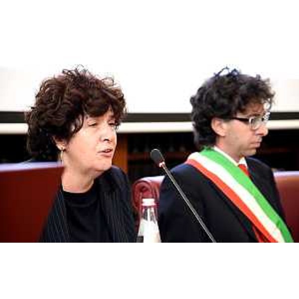 Loredana Panariti (Assessore regionale Lavoro, Formazione, Istruzione, Pari Opportunità, Politiche giovanili, Ricerca e Università) e Andrea Ferrari (Assessore Pace e Cooperazione Comune Lodi) alla Conferenza nazionale Giovani Costruttori di Pace, nella Sala Koch del Senato - Roma 22/10/2015