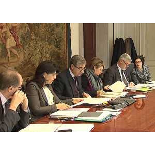 Gli assessori regionali Gianni Torrenti (Cultura, Sport e Solidarietà), Mariagrazia Santoro (Infrastrutture, Mobilità, Pianificazione territoriale, Lavori pubblici, Edilizia), Francesco Peroni (Finanze, Patrimonio, Coordinamento e Programmazione Politiche economiche e comunitarie), Maria Sandra Telesca (Salute, Integrazione socio-sanitaria, Politiche sociali e Famiglia), Paolo Panontin (Autonomie locali e Coordinamento Riforme, Caccia e risorse ittiche, delegato Protezione civile) e Sara Vito (Ambiente ed Energia) durante la riunione della Giunta regionale del Friuli Venezia Giulia - Trieste 23/10/2015