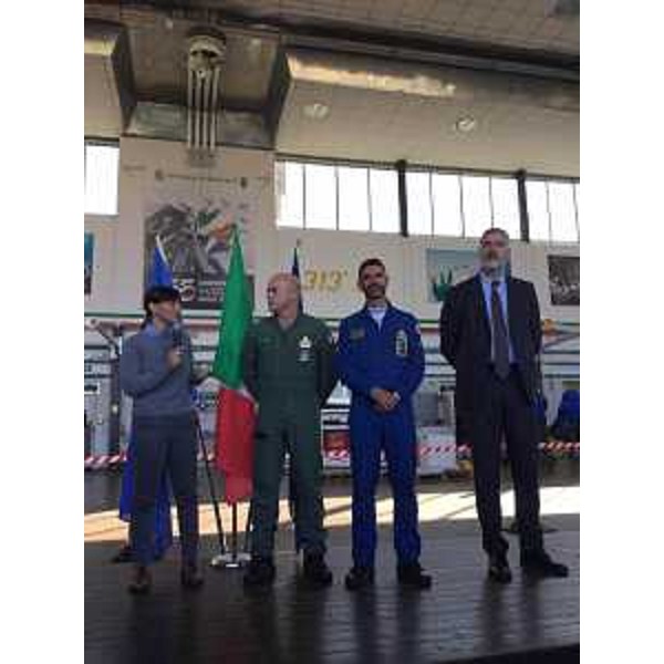 Debora Serracchiani (Presidente Regione Friuli Venezia Giulia), Francesco Frare (Comandante II Stormo Aeronautica), Jan Slangen [Comandante Pattuglia Acrobatica Nazionale (PAN) Frecce Tricolori] e Paolo Panontin (Assessore regionale Protezione civile) alla giornata di ringraziamento organizzata dalle Frecce Tricolori e dal personale del II Stormo per quelli che hanno contribuito al successo delle giornate del 55° anniversario della Pattuglia Acrobatica Nazionale (PAN) del 5 e 6 settembre scorso - Rivolto 24/10/2015