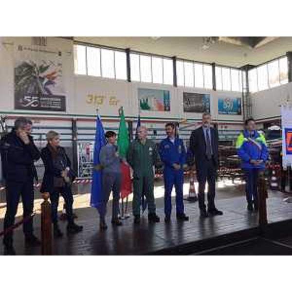 Debora Serracchiani (Presidente Regione Friuli Venezia Giulia), Francesco Frare (Comandante II Stormo Aeronautica), Jan Slangen [Comandante Pattuglia Acrobatica Nazionale (PAN) Frecce Tricolori] e Paolo Panontin (Assessore regionale Protezione civile) alla giornata di ringraziamento organizzata dalle Frecce Tricolori e dal personale del II Stormo per quelli che hanno contribuito al successo delle giornate del 55° anniversario della Pattuglia Acrobatica Nazionale (PAN) del 5 e 6 settembre scorso - Rivolto 24/10/2015