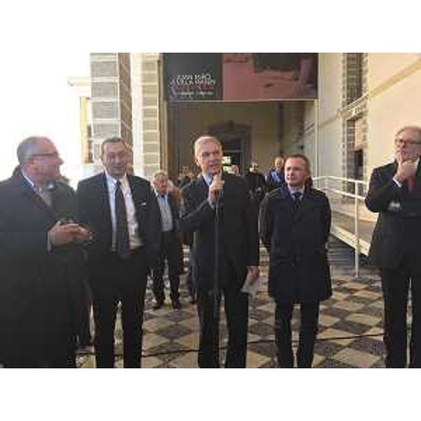 Sergio Bolzonello (Vicepresidente Regione FVG e assessore Attività produttive, Cooperazione e Turismo), Valter Pezzarini (Presidente Pro Loco FVG), Fabio Marchetti (Sindaco Codroipo) e Piero Colussi (Sovrintendente Villa Manin) all'inaugurazione dell'info-point/biglietteria/book-shop a Villa Manin di Passariano - Codroipo 24/10/2015 (Foto Pro Loco FVG)