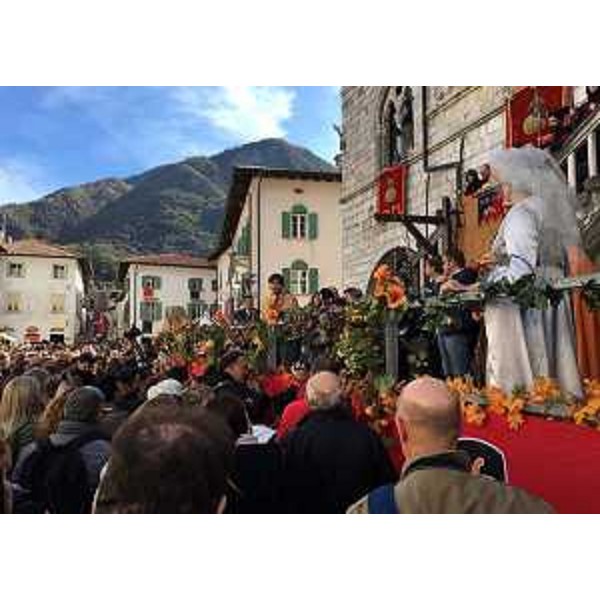 Debora Serracchiani (Presidente Regione Friuli Venezia Giulia) alla Festa della Zucca - Venzone 25/10/2015
