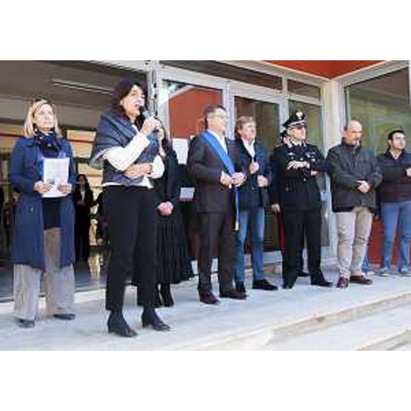 Mariagrazia Santoro (Assessore regionale Lavori pubblici ed Edilizia) ed Enrico Gherghetta (Presidente Provincia Gorizia) all'inaugurazione dei lavori di messa in sicurezza dell'edificio di via Boito dell'ISIS Sandro Pertini - Monfalcone 24/10/2015