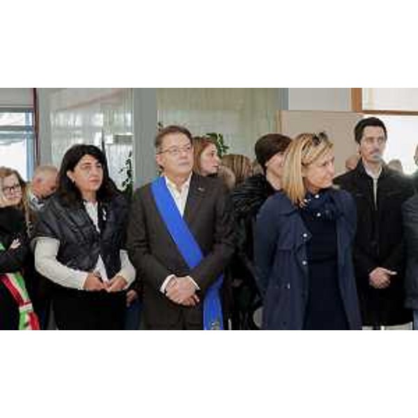 Mariagrazia Santoro (Assessore regionale Lavori pubblici ed Edilizia), Enrico Gherghetta (Presidente Provincia Gorizia) e Donatella Gironcoli (Assessore Edilizia pubblica e scolastica Provincia Gorizia) all'inaugurazione dei lavori di messa in sicurezza dell'edificio di via Boito dell'ISIS Sandro Pertini - Monfalcone 24/10/2015