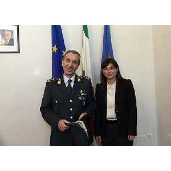 Giuseppe Gerli (Comandante regionale Guardia di Finanza FVG) e Debora Serracchiani (Presidente Regione Friuli Venezia Giulia), nella sede della Presidenza della Regione FVG - Trieste 26/10/2015