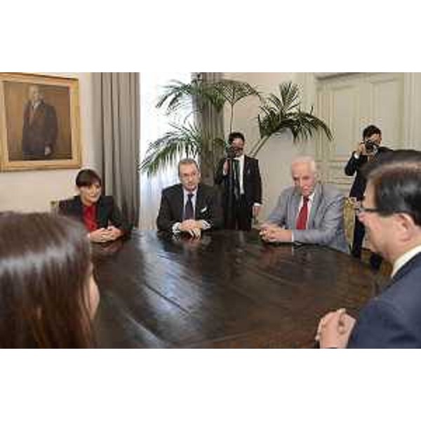 Debora Serracchiani (Presidente Regione Friuli Venezia Giulia), Sergio Bolzonello (Vicepresidente Regione FVG e assessore Attività produttive) ed Enzo Cainero (Patron Gran fondo Fuji-Zoncolan) incontrano Heita Kawakatsu [Governatore prefettura Shizuoka (Giappone)], nella sede della Presidenza della Regione FVG - Trieste 27/10/2015