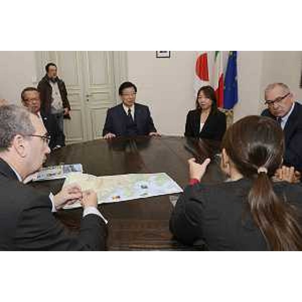 Sergio Bolzonello (Vicepresidente Regione FVG e assessore Attività produttive) e Debora Serracchiani (Presidente Regione Friuli Venezia Giulia) incontrano Heita Kawakatsu [Governatore prefettura Shizuoka (Giappone)], nella sede della Presidenza della Regione FVG - Trieste 27/10/2015