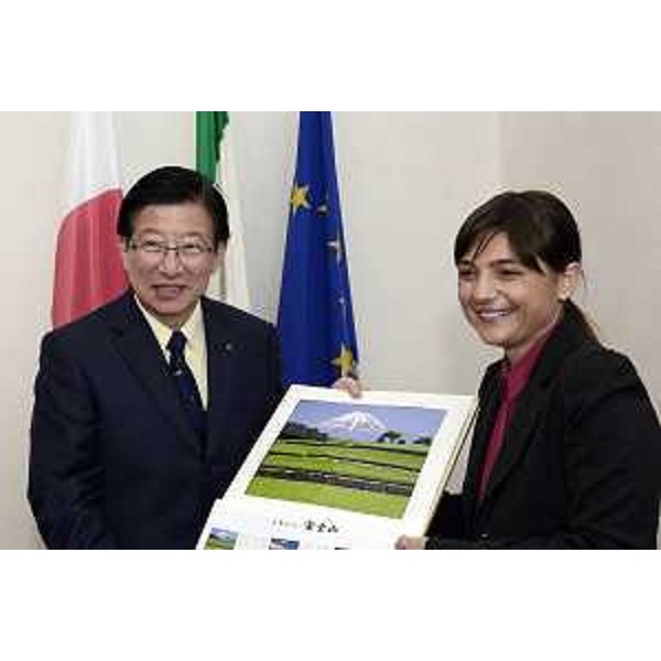Heita Kawakatsu [Governatore prefettura Shizuoka (Giappone)] e Debora Serracchiani (Presidente Regione Friuli Venezia Giulia), nella sede della Presidenza della Regione FVG - Trieste 27/10/2015