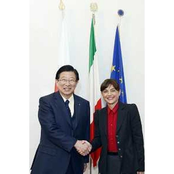 Heita Kawakatsu [Governatore prefettura Shizuoka (Giappone)] e Debora Serracchiani (Presidente Regione Friuli Venezia Giulia), nella sede della Presidenza della Regione FVG - Trieste 27/10/2015