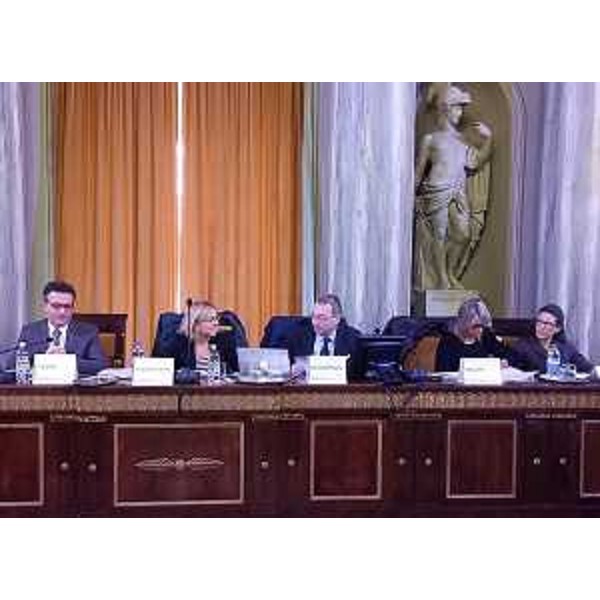 Roberto Filippo (Direttore servizio Industria e Artigianato Regione FVG), Lydia Alessio-Vernì (Vicedirettore centrale Attività produttive Regione FVG), Sergio Bolzonello (Vicepresidente Regione FVG e assessore Attività produttive, Cooperazione e Turismo), Ketty Segatti (Vicedirettore centrale Attività produttive Regione FVG) e Michela Masoch (Direzione centrale Attività produttive Regione FVG) al terzo dei cinque incontri di presentazione del Programma Operativo Regionale (POR) del Fondo Europeo di Sviluppo Regionale (FESR) 2014-2020 del Friuli Venezia Giulia, nella Sala Maggiore della CCIAA - Trieste 27/10/2015 (Foto Bepi Pucciarelli)