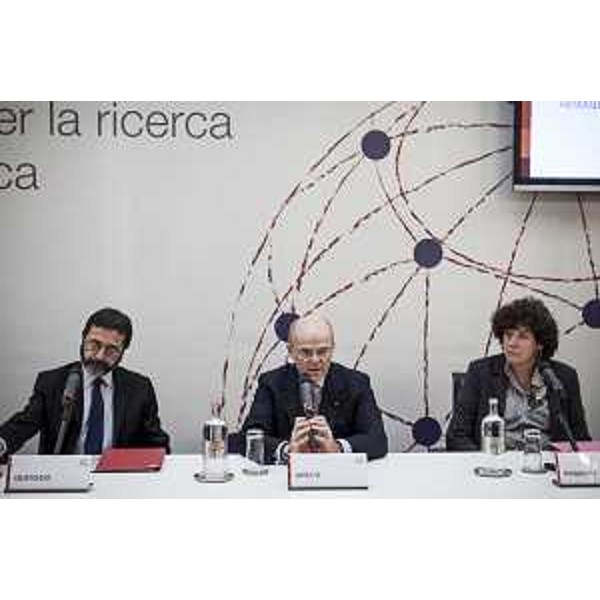 Loredana Panariti (Assessore regionale Ricerca e Università) al Tavolo dell'accordo siglato tra il Gruppo Generali e The "Abdus Salam" International Centre for Theoretical Physics (ICTP) [Centro internazionale di Fisica teorica] - Trieste 29/10/2015 (Foto Giuliano Koren Gruppo Generali)