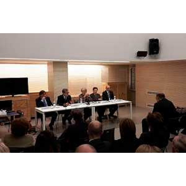 Fabrizio Somma (Presidente Università Popolare Trieste), Francesco Peroni (Assessore regionale Finanze), Maria Teresa Bassa Poropat (Presidente Provincia Trieste), Lucio Delcaro (Vicepresidente Fondazione CRTrieste) e Luca Caburlotto (Sovrintendente Beni storici, artistici, etnoantropologici FVG) all'inaugurazione della mostra "Il Mondo è là. Arte Moderna a Trieste. 1910-1941", al Magazzino delle Idee - Trieste 31/10/2015