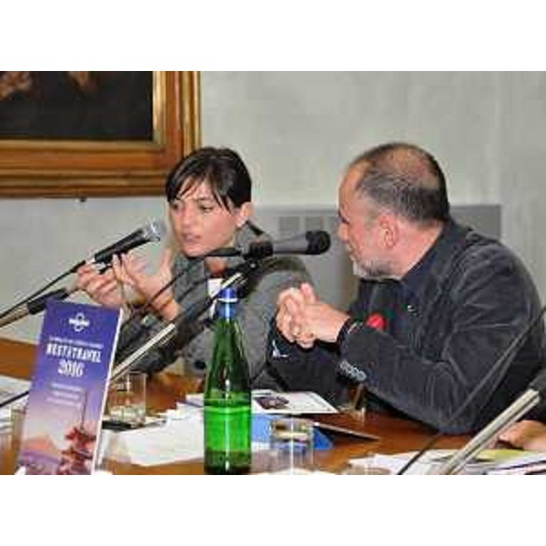 Debora Serracchiani (Presidente Regione Friuli Venezia Giulia) e Angelo Pittro (Direttore marketing e commerciale EDT Lonely Planet Italia) incontrano i media nella Pinacoteca dei Musei Capitolini in Campidoglio - Roma 03/11/2015