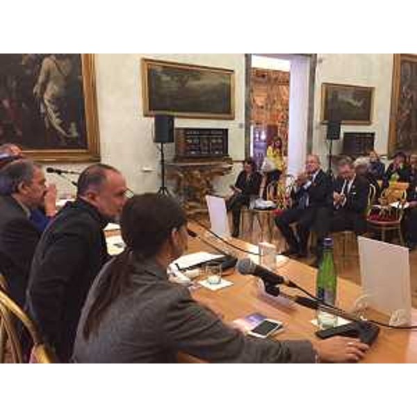 Debora Serracchiani (Presidente Regione Friuli Venezia Giulia) e Angelo Pittro (Direttore marketing e commerciale EDT Lonely Planet Italia) incontrano i media nella Pinacoteca dei Musei Capitolini in Campidoglio - Roma 03/11/2015