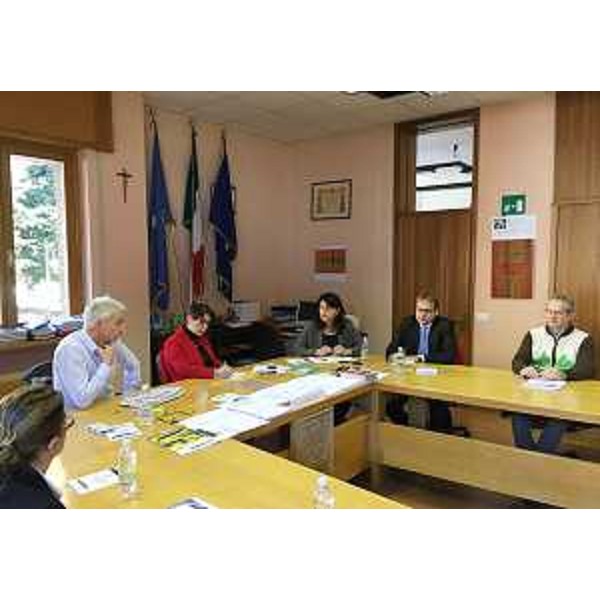Clara Vidale (Sindaco Forni Avoltri), Mariagrazia Santoro (Assessore regionale Infrastrutture e Mobilità) e Giorgio Damiani (Presidente FVG Strade S.p.A.) - Forni Avoltri 03/11/2015