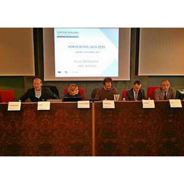 Il quarto incontro di presentazione del Programma Operativo Regionale (POR) del Fondo Europeo di Sviluppo Regionale (FESR) del Friuli Venezia Giulia in cui sono state illustrate le misure dedicate a Montagna e Aree interne - Amaro 05/11/2015