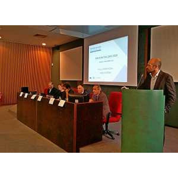 Il quarto incontro di presentazione del Programma Operativo Regionale (POR) del Fondo Europeo di Sviluppo Regionale (FESR) del Friuli Venezia Giulia in cui sono state illustrate le misure dedicate a Montagna e Aree interne - Amaro 05/11/2015