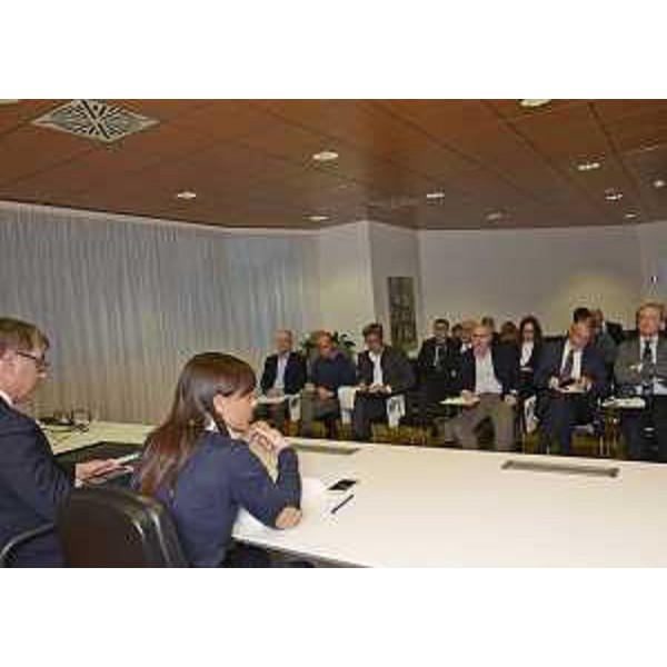 Francesco Peroni (Assessore regionale Finanze, Patrimonio, Coordinamento e Programmazione Politiche economiche e comunitarie) e Debora Serracchiani (Presidente Regione Friuli Venezia Giulia) al confronto con le parti sociali sulla manovra finanziaria 2016 - Udine 10/11/2015