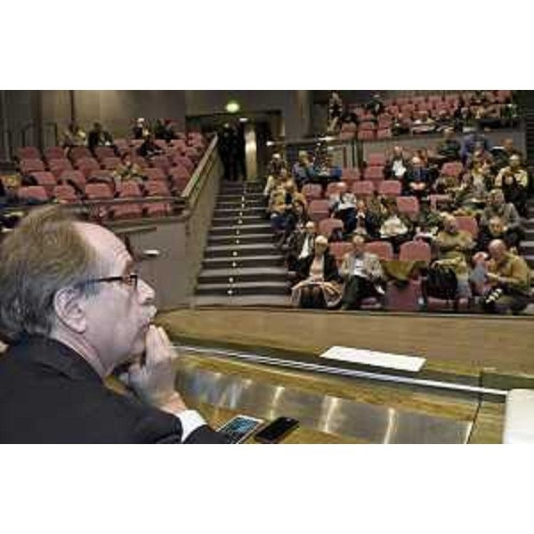 Gianni Torrenti (Assessore regionale Cultura, Sport e Solidarietà) alla XV Assemblea regionale delle Organizzazioni di Volontariato del FVG, nell'Auditorium della Regione – Gorizia 07/11/2015
