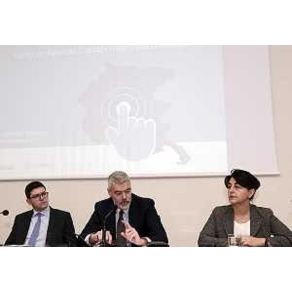 Simone Puksic (Presidente Insiel S.p.A.), Paolo Panontin (Assessore regionale Autonomie locali e Coordinamento Riforme) e Mariagrazia Santoro (Assessore regionale Infrastrutture e Pianificazione territoriale) alla presentazione dell'Agenda Digitale regionale partecipata (AD-FVG) - Trieste 11/11/2015