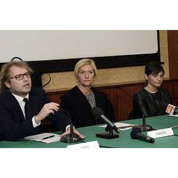Luca Lotti (Sottosegretario Presidenza Consiglio Ministri), Roberta Pinotti (Ministro Difesa) e Debora Serracchiani (Presidente Regione Friuli Venezia Giulia) alla conferenza stampa seguita all'inaugurazione della Piazza delle Pietre d'Italia - Redipuglia 09/10/2015