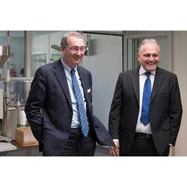 Sergio Bolzonello (Vicepresidente Regione FVG e assessore Attività produttive) visita la Colombin, Azienda leader nella produzione e commercializzazione di tappi da sughero, accompagnato da Paolo Ballarin (Direttore) - Trieste 12/11/2015 (Foto Colombin & Figlio S.p.A.)