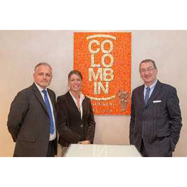 Paolo Ballarin (Direttore), Alessandra Colombin (Azionista) e Sergio Bolzonello (Vicepresidente Regione FVG e assessore Attività produttive) nella sede della Colombin, Azienda leader nella produzione e commercializzazione di tappi da sughero - Trieste 12/11/2015 (Foto Colombin & Figlio S.p.A.)