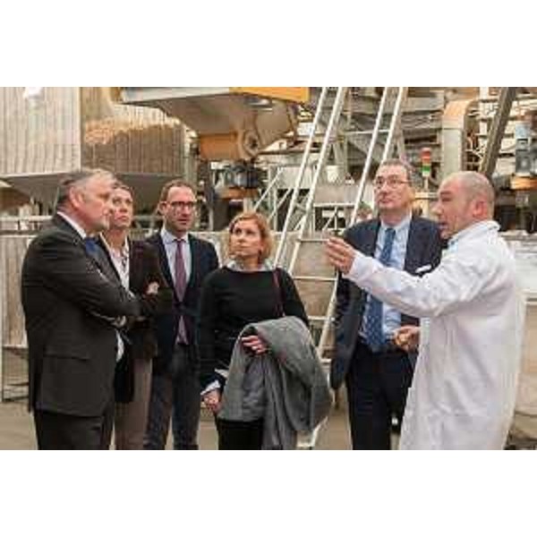 Sergio Bolzonello (Vicepresidente Regione FVG e assessore Attività produttive) visita la Colombin, Azienda leader nella produzione e commercializzazione di tappi da sughero - Trieste 12/11/2015 (Foto Colombin & Figlio S.p.A.)