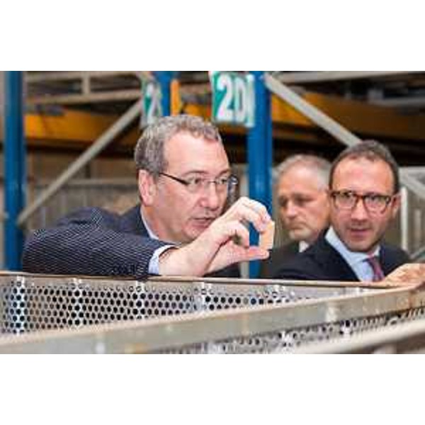 Sergio Bolzonello (Vicepresidente Regione FVG e assessore Attività produttive) visita la Colombin, Azienda leader nella produzione e commercializzazione di tappi da sughero - Trieste 12/11/2015 (Foto Colombin & Figlio S.p.A.)