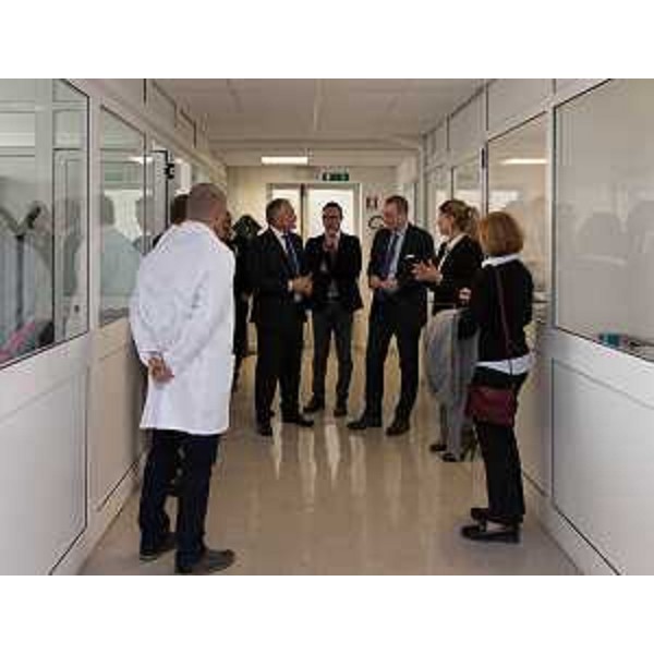 Sergio Bolzonello (Vicepresidente Regione FVG e assessore Attività produttive) visita la Colombin, Azienda leader nella produzione e commercializzazione di tappi da sughero - Trieste 12/11/2015 (Foto Colombin & Figlio S.p.A.)