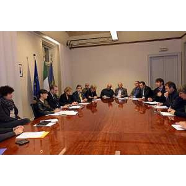 Debora Serracchiani (Presidente Regione Friuli Venezia Giulia), Sergio Bolzonello (Vicepresidente Regione FVG e assessore Attività produttive) e Loredana Panariti (Assessore regionale Lavoro) al Tavolo sulla crisi dello stabilimento di San Giovanni di Duino (TS) del Gruppo cartario Burgo - Trieste 13/11/2015
