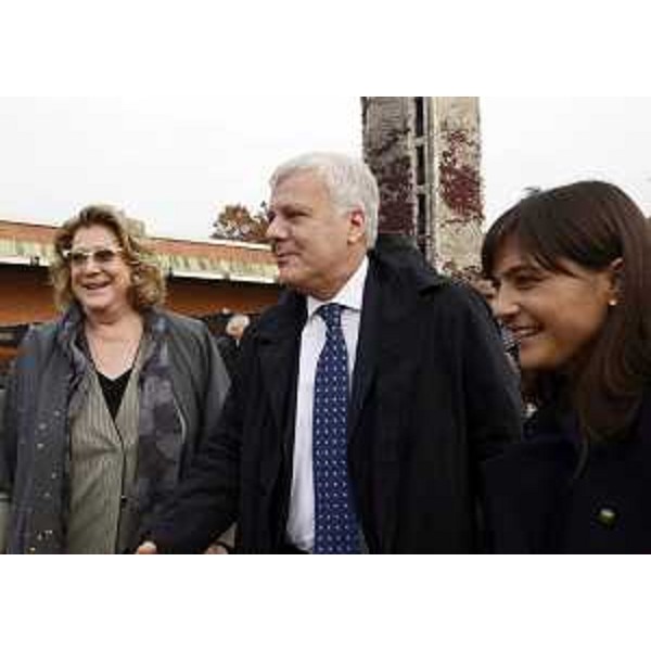 Diana Bracco (Presidente e amministratore delegato Gruppo Bracco), Gian Luca Galletti (Ministro Ambiente, Tutela Territorio e Mare) e Debora Serracchiani (Presidente Regione Friuli Venezia Giulia) durante la visita allo stabilimento SPIN della Bracco S.p.A. - Torviscosa 14/11/2015