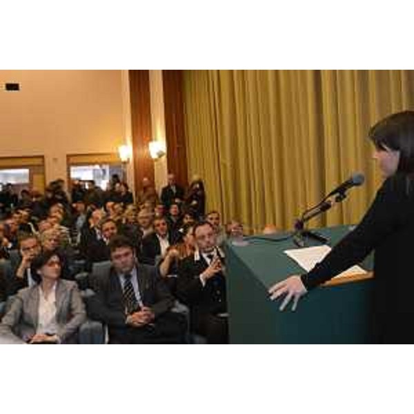 Debora Serracchiani (Presidente Regione Friuli Venezia Giulia) interviene al convegno "Prospettive per Torviscosa, tra rilancio industriale e salvaguardia del patrimonio storico" - Torviscosa 14/11/2015