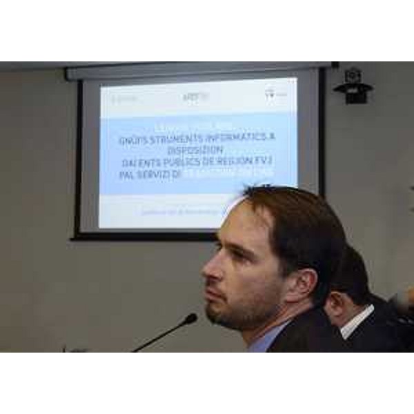 Cristiano Shaurli (Assessore regionale Risorse agricole e forestali) alla presentazione dei nuovi strumenti informatici a disposizione degli Enti pubblici della regione Friuli Venezia Giulia per l'utilizzo operativo della lingua friulana e la traduzione dall'italiano al friulano - Udine 16/11/2015