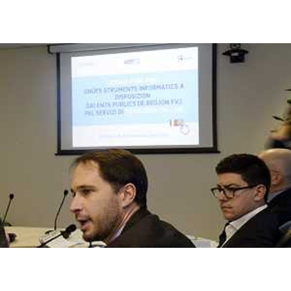 Cristiano Shaurli (Assessore regionale Risorse agricole e forestali) e Simone Puksic (Presidente Insiel S.p.A.) alla presentazione dei nuovi strumenti informatici a disposizione degli Enti pubblici della regione Friuli Venezia Giulia per l'utilizzo operativo della lingua friulana e la traduzione dall'italiano al friulano - Udine 16/11/2015