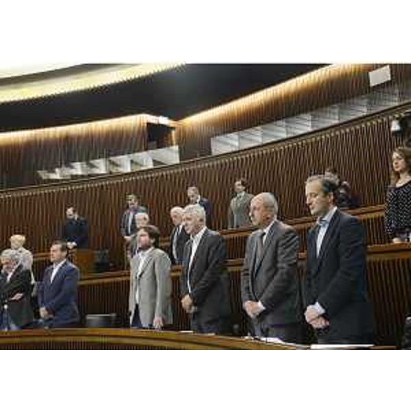 L'Aula del Consiglio regionale durante il minuto di raccoglimento in ricordo delle vittime degli attentati del 13 scorso a Parigi - Trieste 17/11/2015