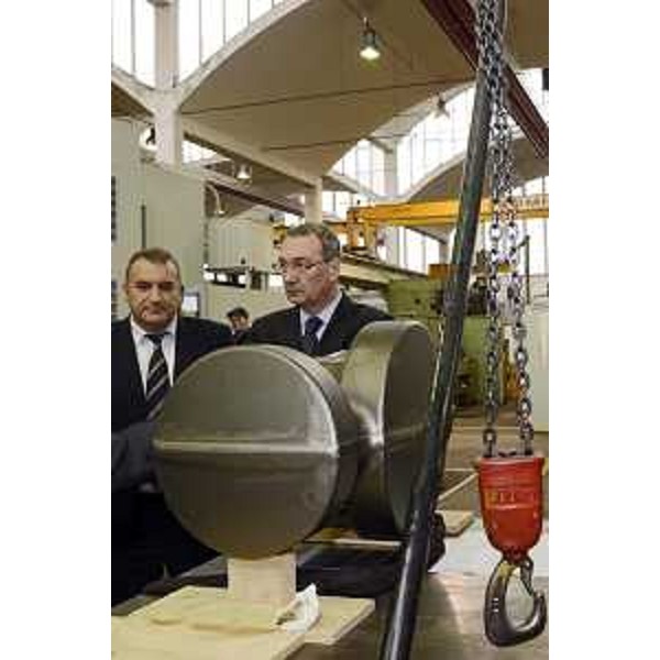 Giorgio Petrucci (Direttore amministrativo Orion) e Sergio Bolzonello (Vicepresidente Regione FVG e assessore Attività produttive) nello stabilimento della Orion Steel Valves S.p.A. - Trieste 18/11/2015