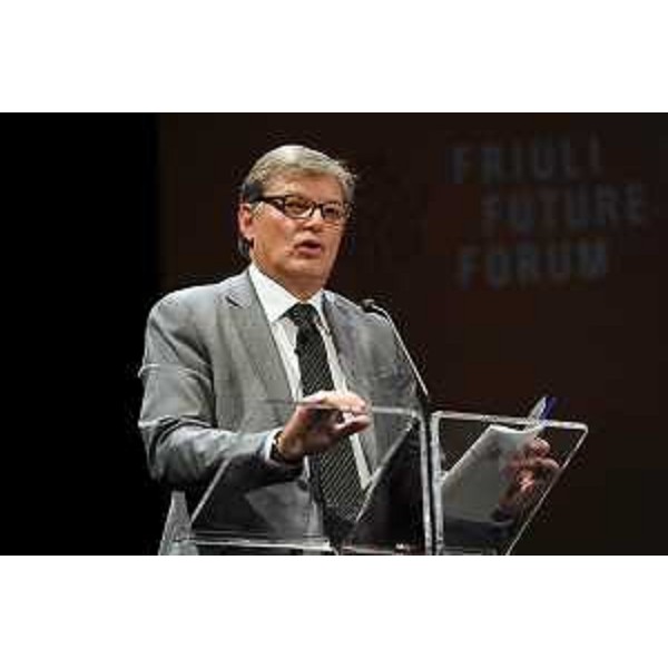 Giovanni Da Pozzo (Presidente CCIAA Udine) alla LXII Premiazione del Lavoro e Progresso economico, organizzata dalla Camera di Commercio al Teatro Nuovo - Udine 18/11/2015 (Petrussi Fotopress)